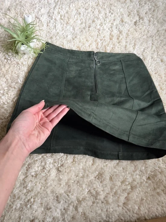 Soft faux suede Old Navy Forest Green Faux Suede Front-Zip A-Line Mini Skirt wit - Picture 5 of 7